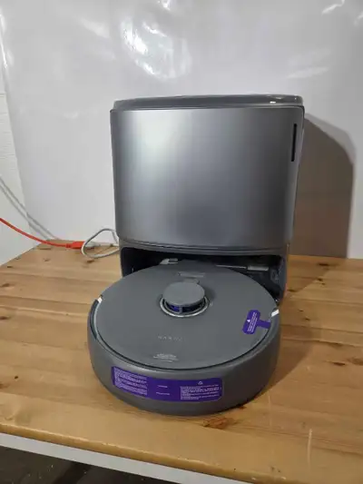 This Narwal Freo Z Ultra Robot Vacuum and Mop is in nearly new condition, having been barely used an...