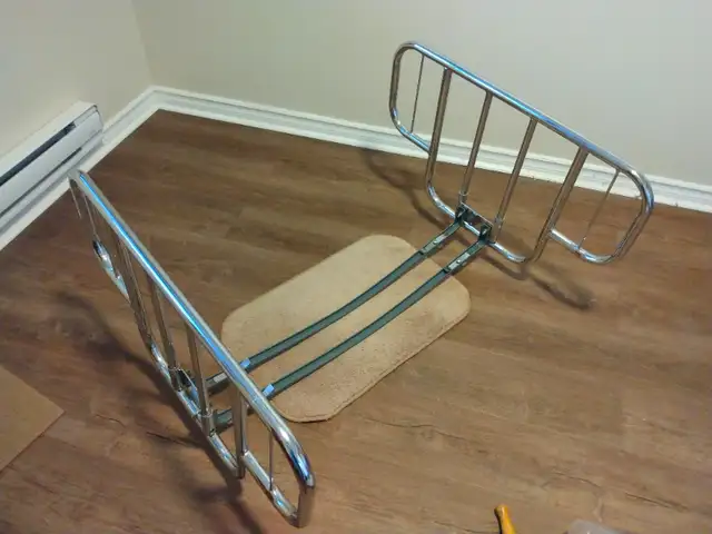 Drop Down Safety Bed Rails in Health & Special Needs in Oakville / Halton Region - Image 2