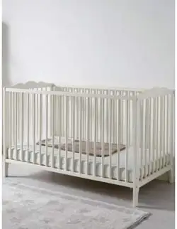 White IKEA crib/convertible toddler bed in Cribs in Hamilton - Image 2
