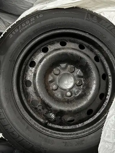 Winter Tires on Rims – GOOD Condition – $250 for all 4. Or Best offer Get ready for winter with this...