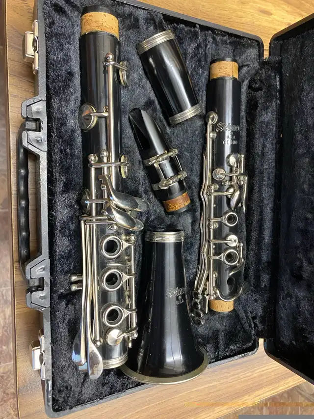 SELMER CLARINET with case.Excellent condition. in Woodwind in Saskatoon - Image 4