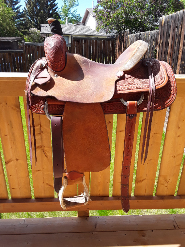 Versatility style Western Saddle Size 15 1/2" in Equestrian & Livestock Accessories in Calgary - Image 2