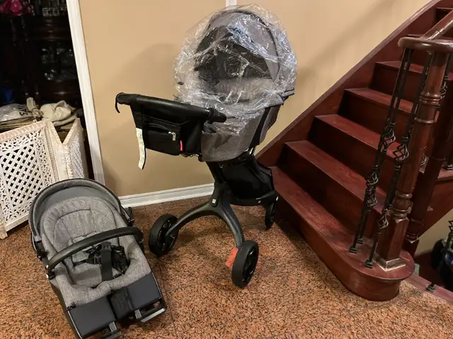 Stokke stroller V6 with bassinet . (car seat extra cash) in Strollers, Carriers & Car Seats in Markham / York Region - Image 4