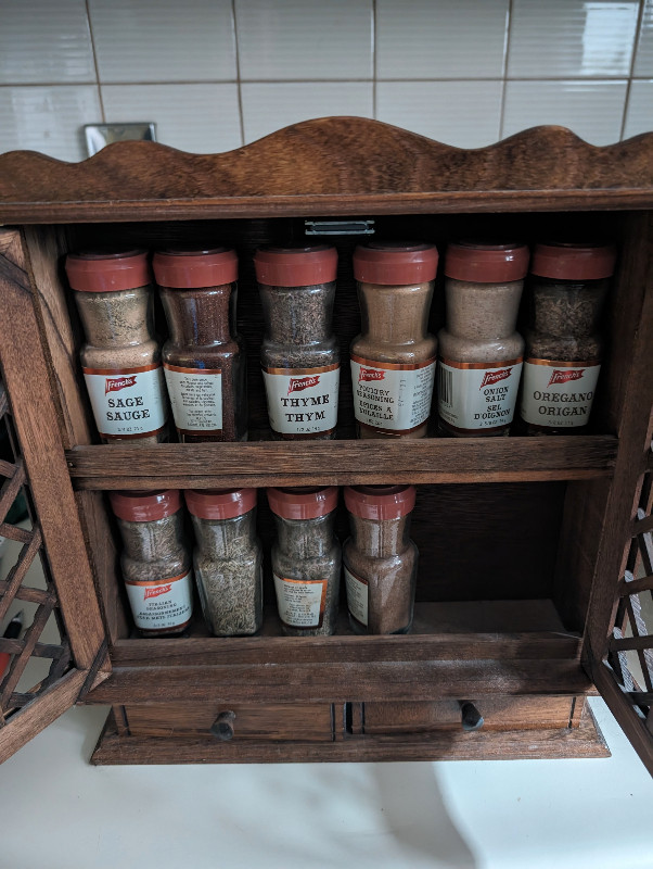 Wooden Spice Rack vintage in Kitchen & Dining Wares in City of Toronto - Image 2