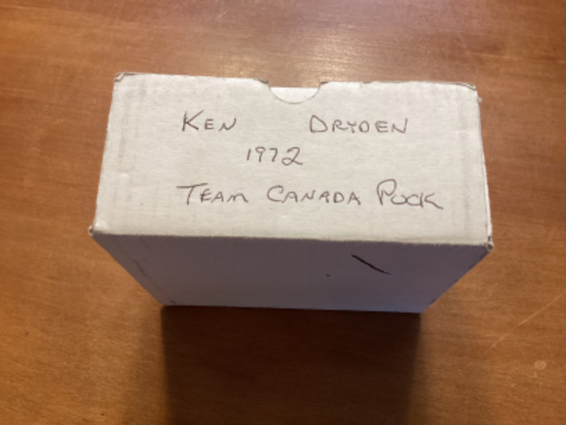 KEN DRYDEN #29 HOF 1972 TEAM CANADA puck in original pkg & box ! in Arts & Collectibles in City of Toronto - Image 2