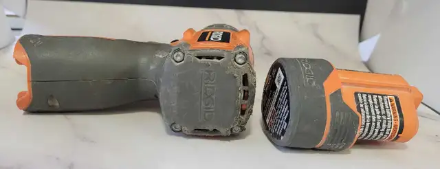 RIDGID 3/8" DRILL w/Battery R82007 in Other in City of Toronto - Image 3
