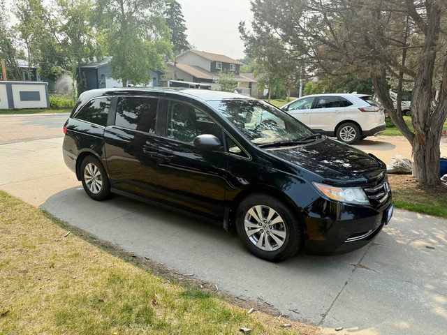 2017 Honda Odyssey Excellent Condition New Winter Tires & Rims in Cars & Trucks in Grande Prairie - Image 2