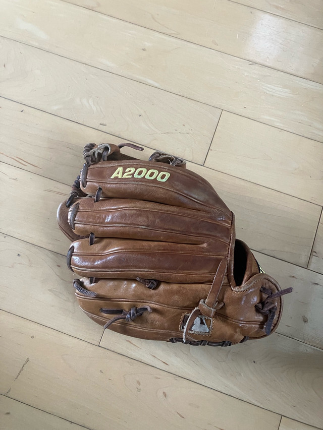 A2000 DP15 11.5 infield glove in Baseball & Softball in St. Catharines