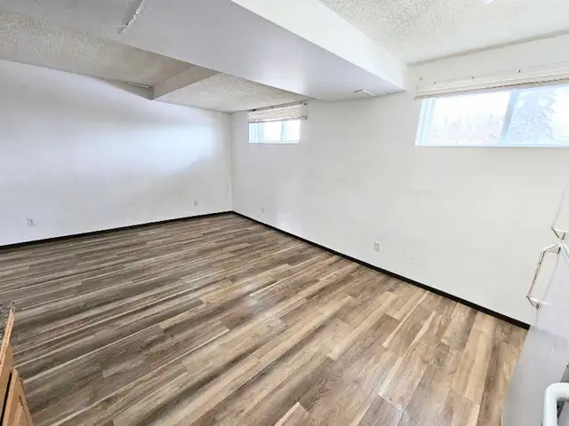 Clean and Bright 2-bedroom Basement Suite in Penbrooke