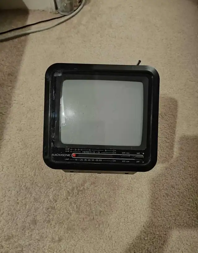 RETRO TV - 7" in TVs in Markham / York Region - Image 2