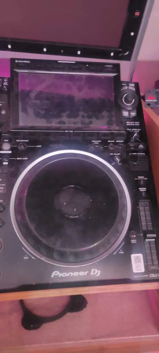 Pioneer DJ CDJ-3000 x2 in Performance & DJ Equipment in Bedford - Image 2