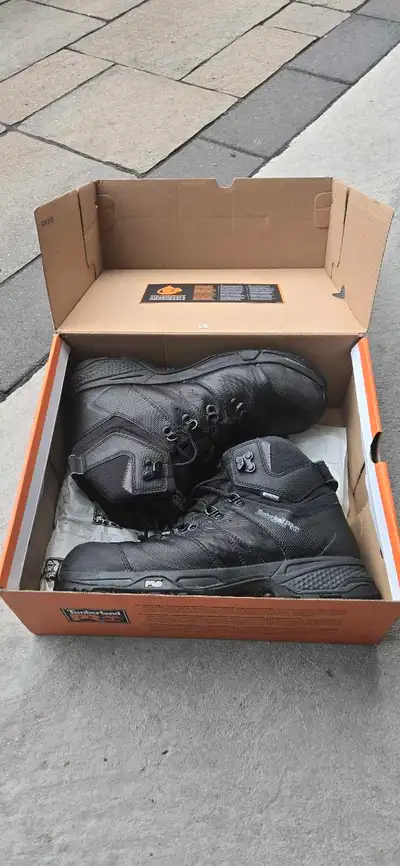 Safety boots (waterproof), View more