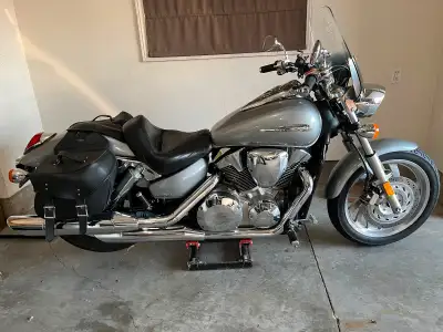 Heated hand grips Saddle bags Memphis Shades pop top windshield . Mustang seat. Newer tires in excel...