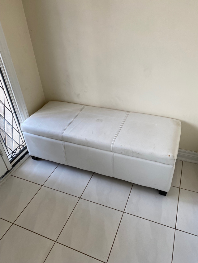 White leather ottoman for sale  in Couches & Futons in Mississauga / Peel Region - Image 3