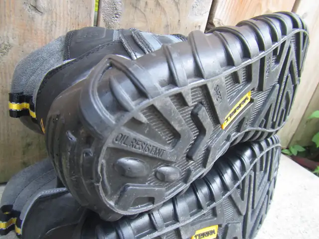Size 11 Terra Venom Mid TR Work Boots in Men's Shoes in City of Toronto - Image 9