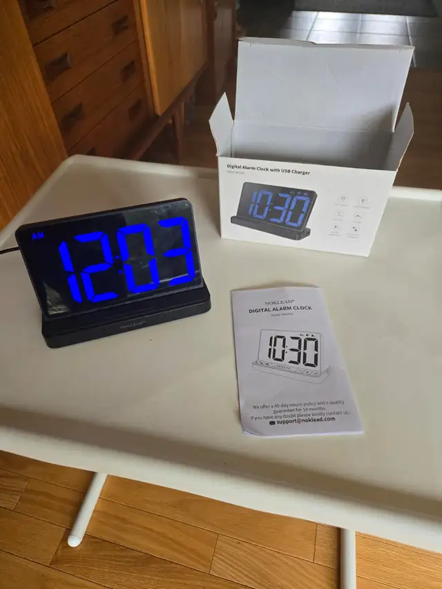 Digital Alarm Clock in Home Décor & Accents in Ottawa - Image 2