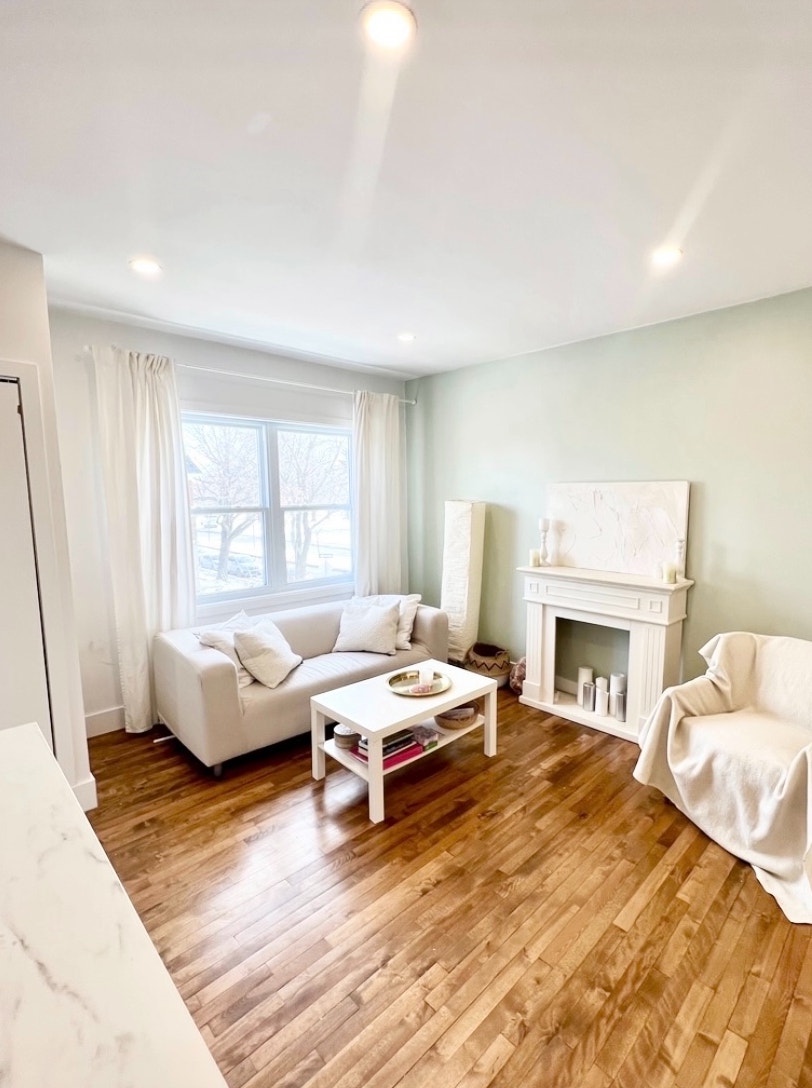 Waterfront Living – Fully Furnished 1-Bedroom Apartment — photo 3