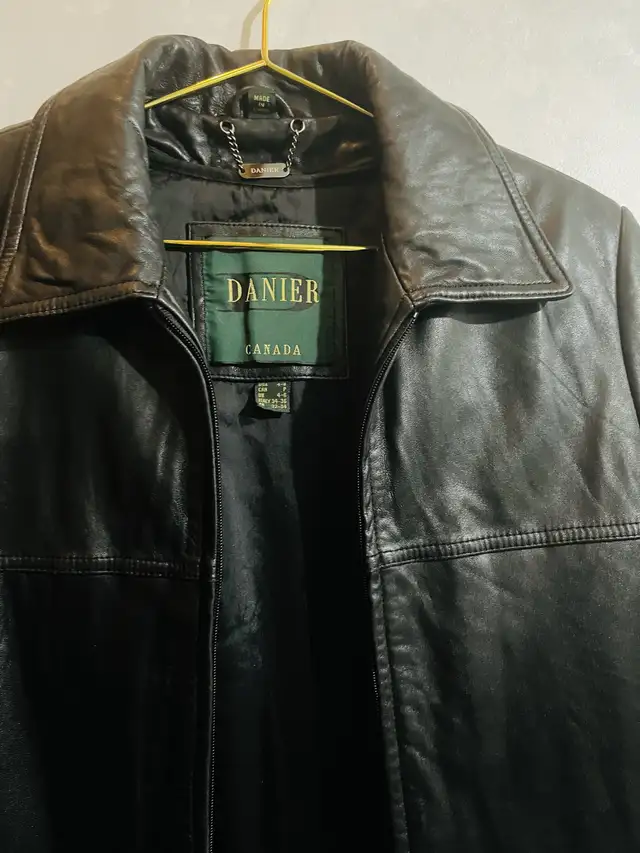 Women’s Danier Leather Jacket- Size L in Men's in Mississauga / Peel Region - Image 3