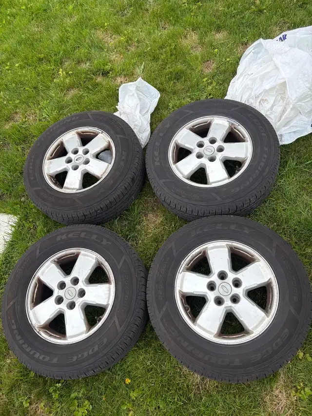 225/70R16 Kelly Tires on Alloy Rims - Fits Honda CR-V in Tires & Rims in Barrie - Image 2