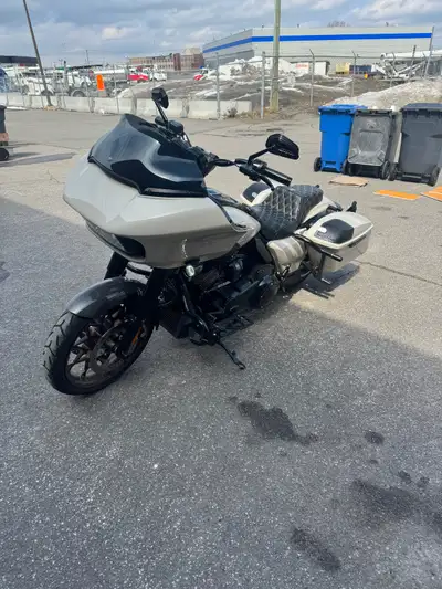 Harley road glide ST sand white pearl,stage 2 red shift 468,110 hp,136 torque,poignees krauss,2 dans...
