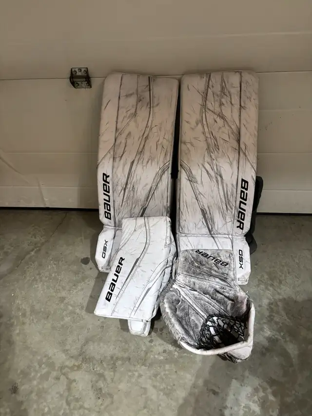 Bauer Goalie Pads, Glove and Blocker INT in Hockey in Calgary - Image 2