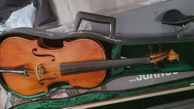 Violin for sale 100.00 Call 902 202 5821