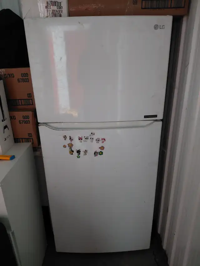 Fridge and stove in Refrigerators in City of Montréal - Image 4