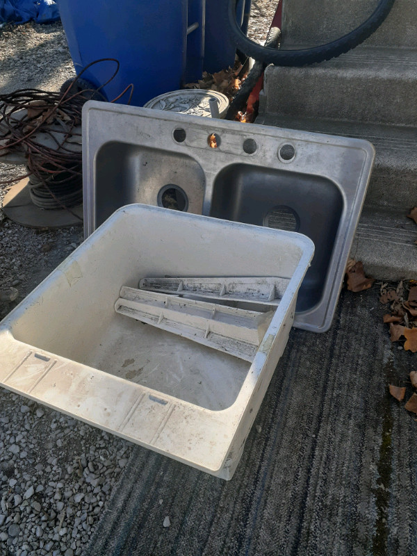 Sink XL stainless in Plumbing, Sinks, Toilets & Showers in Chatham-Kent