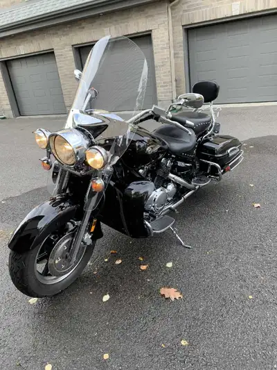 Un seul propriétaire Yamaha Tour de Luxe 1300 cc 4 cylindre 2006 en parfaite condition 37,000 KLM co...