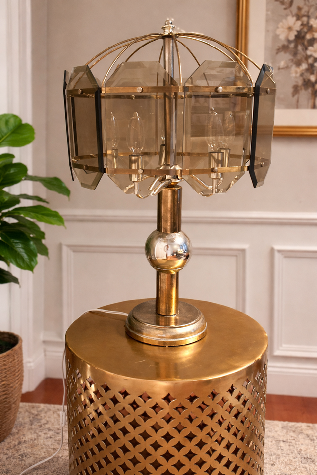 Vintage Hollywood table lamp with beveled glass prism shade in Indoor Lighting & Fans in Ottawa - Image 3