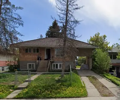 Suite Highlights Welcome to your cozy and functional home in Southview, a mature and well-connected...