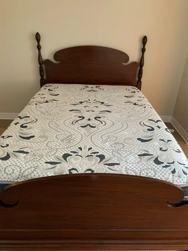 Antique Four Poster Bed in Beds & Mattresses in Ottawa - Image 3