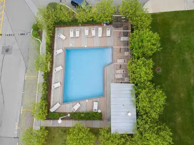 GRAND CONDO LUMINEUX