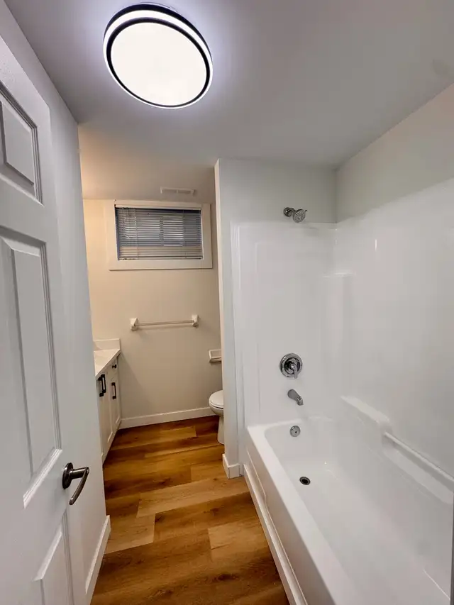 Bright Fully Renovated Lower Level 2Beds 1Bath 3Parkings in Long Term Rentals in Barrie - Image 6