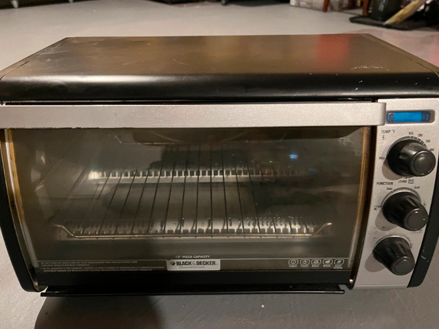 Fair size 12inch Pizza Black And Decker Black Toaster Oven in Toasters & Toaster Ovens in Markham / York Region - Image 3
