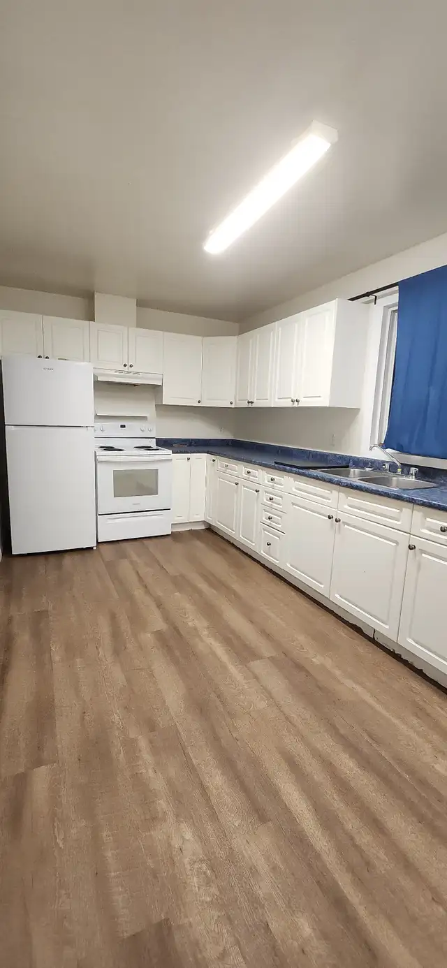 In Merritt 3 Bed 1 Bath Townhouse for $1950 plus hydro