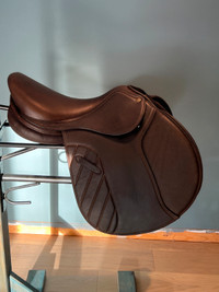 Henri de Rivel 17.5" AP English saddle w/accessories