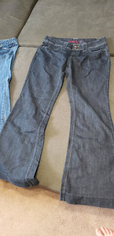 Womens jeans in Women's - Bottoms in Brantford - Image 3