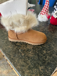 Size 8 Ugg boots for sale!