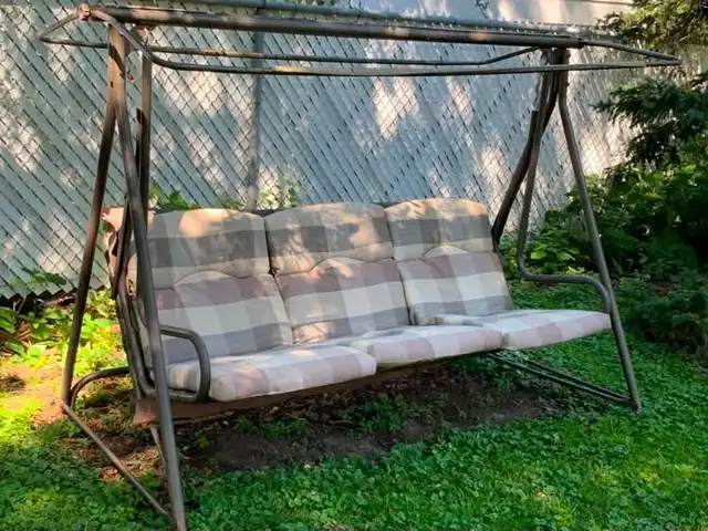 Balançoire extérieure in Patio & Garden Furniture in Longueuil / South Shore - Image 3