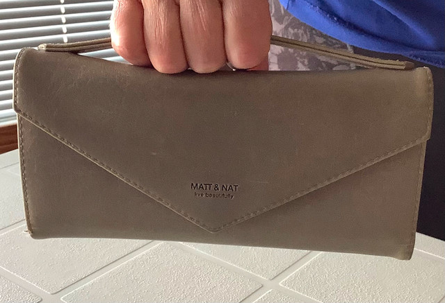 Matt & Nat Carrying Wallet in Women's - Bags & Wallets in Regina - Image 4
