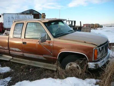 89 GM ONE TON DUALLY 2 Wheel Drive 454 Auto on Propane Dismantling for parts LAST 3 pictures are fro...
