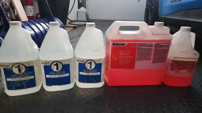 Offering a selection of used commercial cleaning chemicals, including Ecolab Oasis 146 Multi-Quat Li...