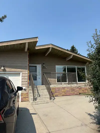 3 bedroom, 2-bathroom home in the highly sought-after community of Rosscarrock. Featuring modern fin...