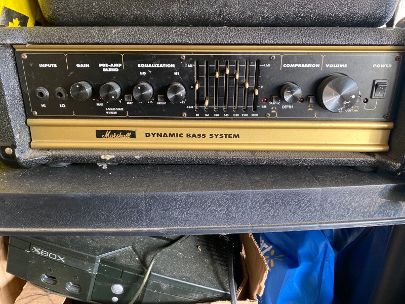 Bass amp/mic stands/reference monitors Pro Audio & Recording