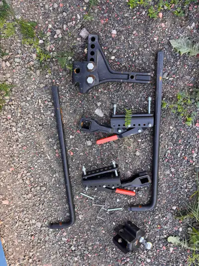 CURT 17510 TruTrack Weight Distribution Hitch. $680 OBO- Complete kit including hitch head, spring b...