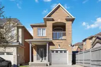 GORGEOUS FULL DETACHED HOUSE FOR RENT 4+1 Bdrm 4bth in Vaughan