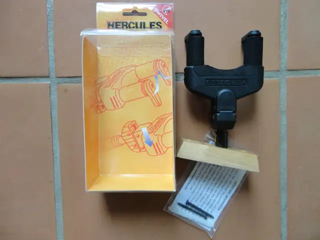 Hercules Stands Wall Mount Guitar Hanger in Guitars in Norfolk County - Image 3