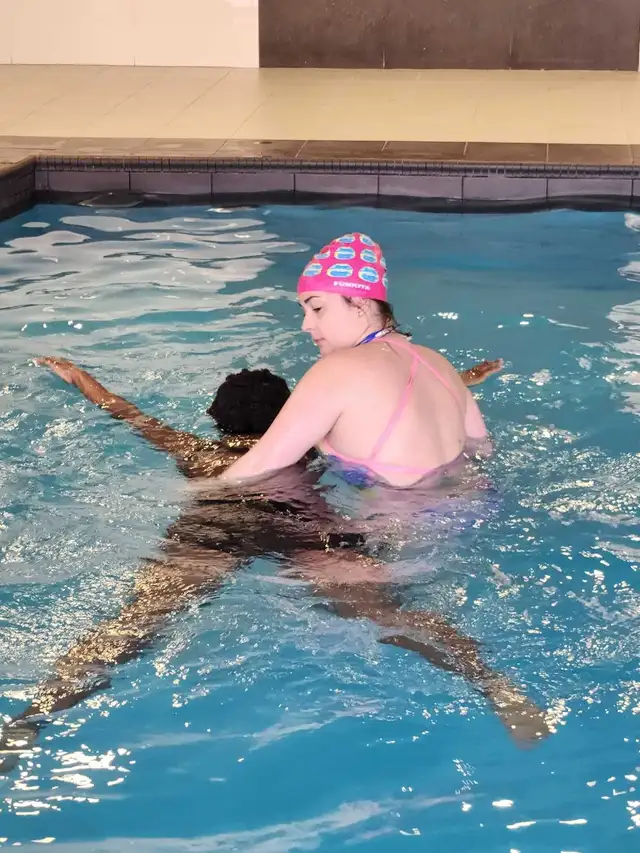 Cours de natation / Swimming lessons64960028372866124