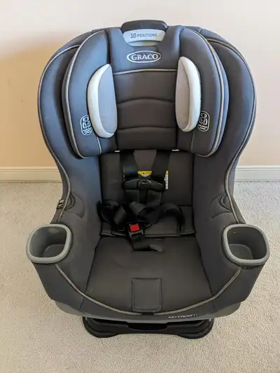 2019 Graco Extend2Fit Car Seat Booster valid until 2029/11, View more